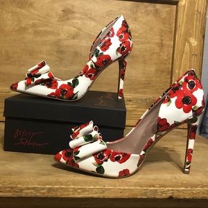 Last pair❤️Betsey Johnson white multi Prince NWT